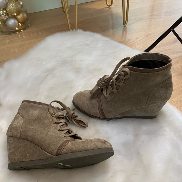 NWOT! Madden Girl Lace Up Wedge Booties, Suede 9 - Picture 7 of 9